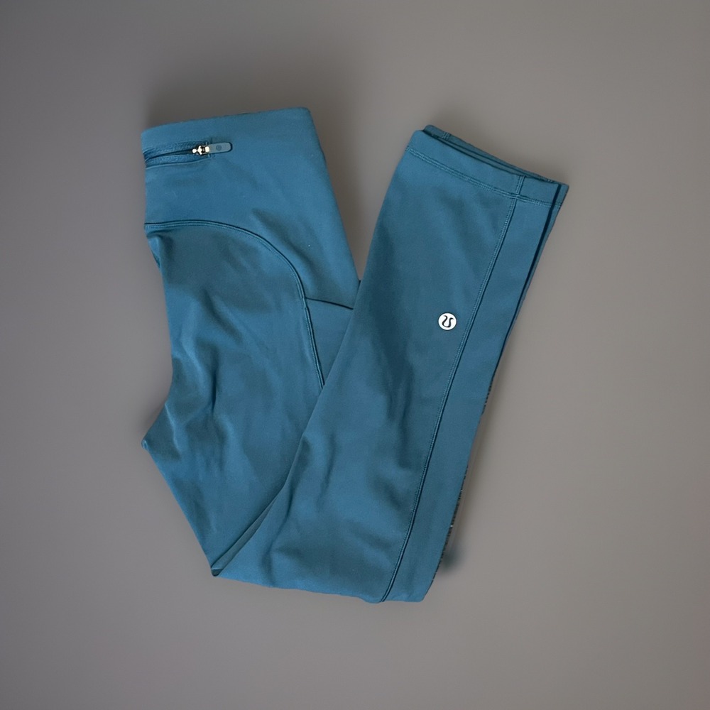 Lululemon Woman's Teal Cropped Athletic‎ Leggings Size 2
